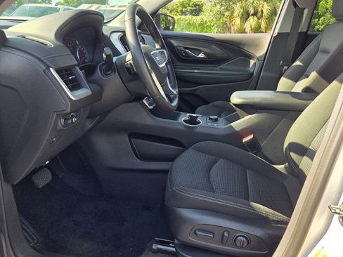Certified 2024 GMC Terrain SLE w/ Driver Convenience Package FWD image 9