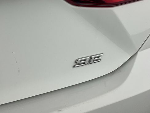 Used 2025 Toyota Camry SE image 27