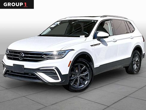 Used 2022 Volkswagen Tiguan SE AWD/4WD image 1