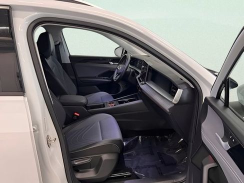 Used 2026 Volkswagen Tiguan SE AWD/4WD image 12