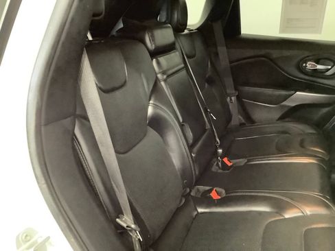 Used 2019 Jeep Cherokee Limited AWD/4WD image 34