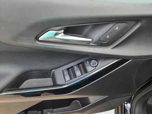 Used 2025 Chevrolet Equinox LT FWD image 13