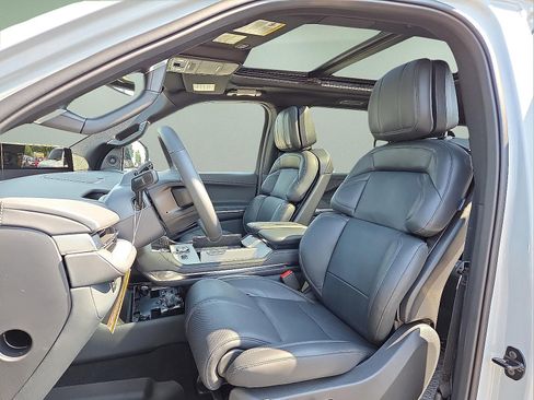 New 2025 Lincoln Navigator L Reserve w/ Jet Appearance Package AWD/4WD image 11