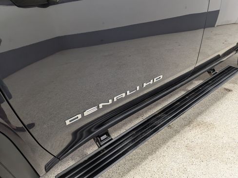 Used 2024 GMC Sierra 2500 Denali Ultimate AWD/4WD image 9