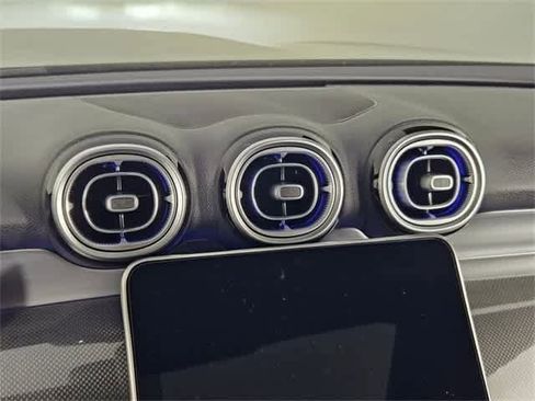 Used 2025 Mercedes-Benz GLC 300 4MATIC image 38