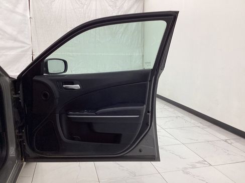 Used 2019 Dodge Charger SXT w/ Leather Interior Group image 19