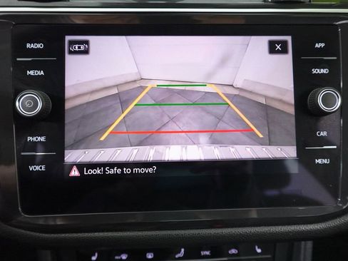 Used 2023 Volkswagen Tiguan SE w/ Panoramic Sunroof Package image 19