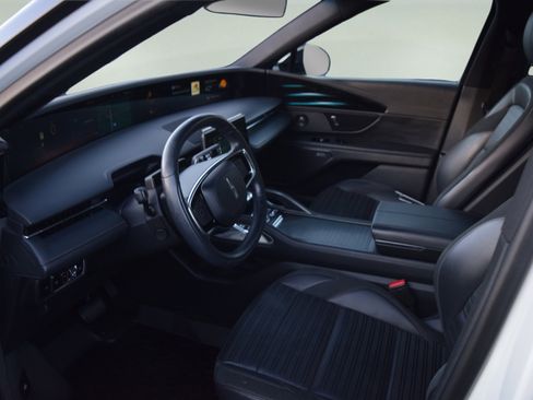 Used 2024 Lincoln Nautilus Reserve w/ Equipment Group 202A image 9