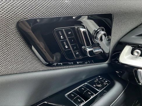 Used 2025 Cadillac Optiq Luxury 1 image 24