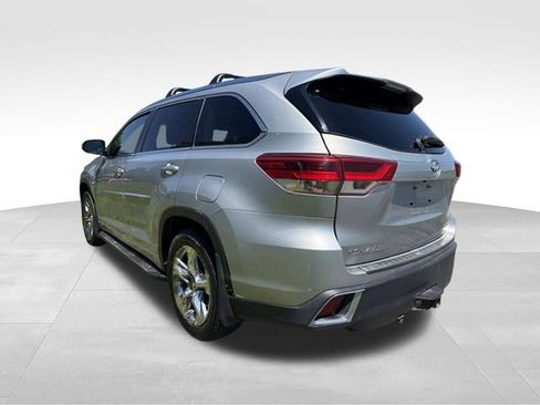 Used 2018 Toyota Highlander Limited AWD/4WD image 2
