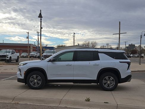 New 2026 Chevrolet Traverse LT w/ Driver Confidence Package image 2
