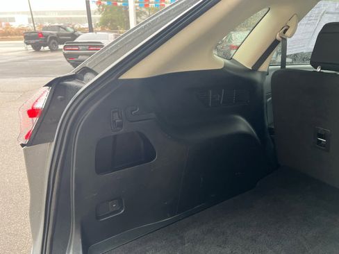 Used 2022 Ford Edge SE image 12