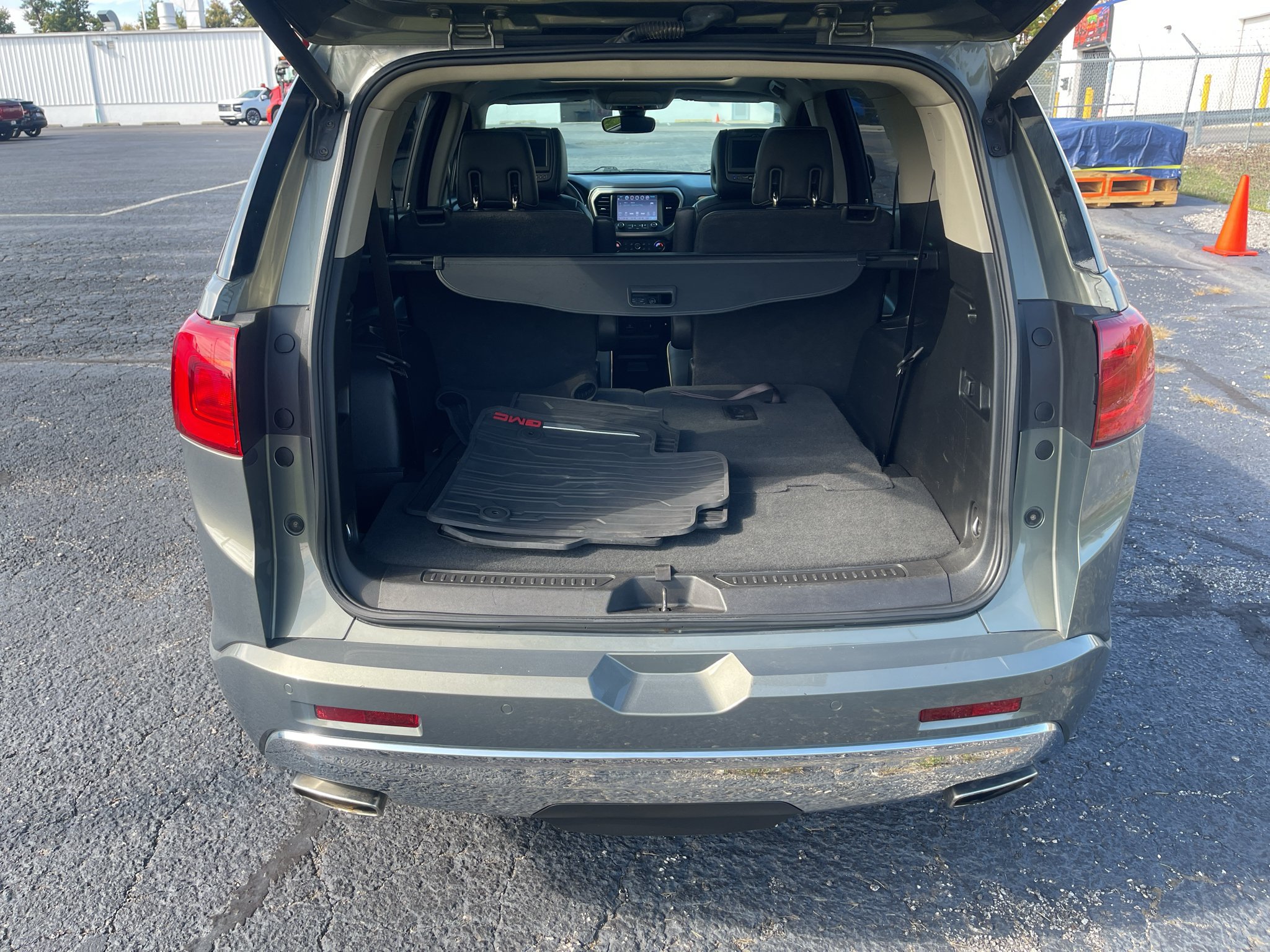 Used 2018 GMC Acadia Denali w/ Technology Package AWD/4WD image 25