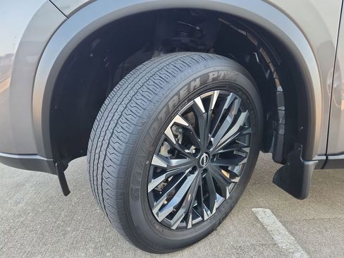 Certified 2025 Nissan Rogue SL w/ Tech Package image 43