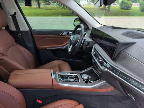 Used 2023 BMW X7 xDrive40i w/ Premium Package AWD/4WD image 7