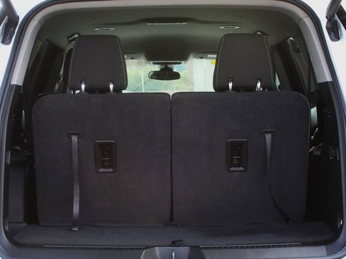 Used 2023 GMC Acadia SLE w/ Driver Convenience Package image 13