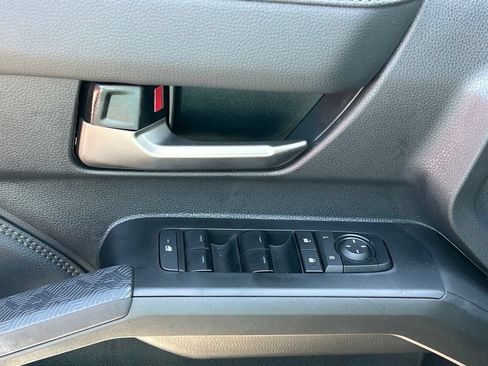 Used 2025 Toyota Tacoma Limited AWD/4WD image 18