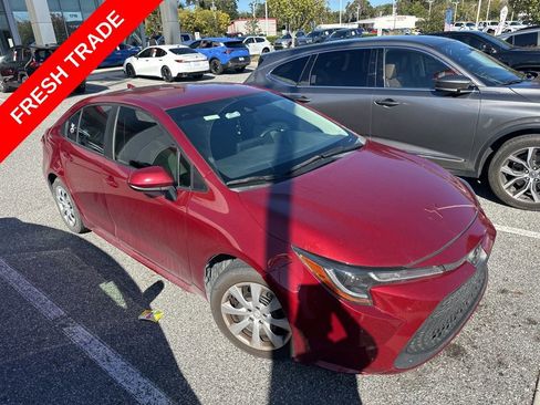 Used 2022 Toyota Corolla LE image 3