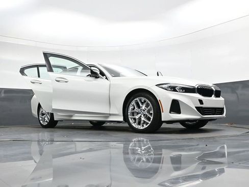 Used 2026 BMW 330i xDrive Sedan w/ Premium Package image 42