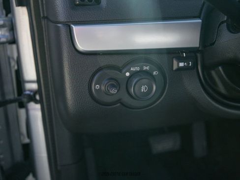 Used 2005 Chevrolet SSR image 31