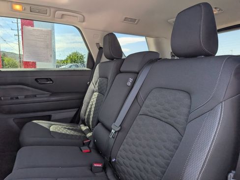 Used 2024 Nissan Pathfinder SV AWD/4WD image 8