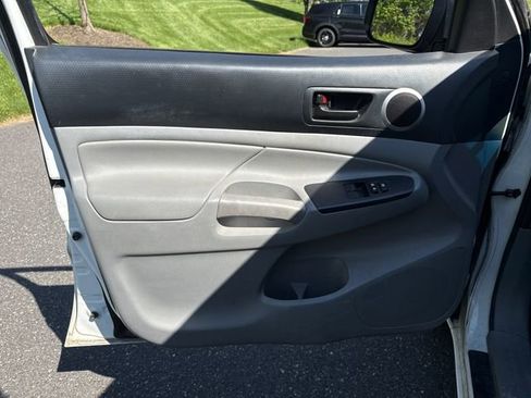 Used 2015 Toyota Tacoma 2WD Access Cab w/ SR5 Package image 17
