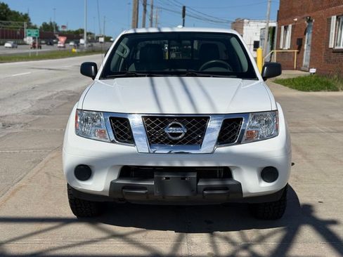 Used 2018 Nissan Frontier SV AWD/4WD image 2