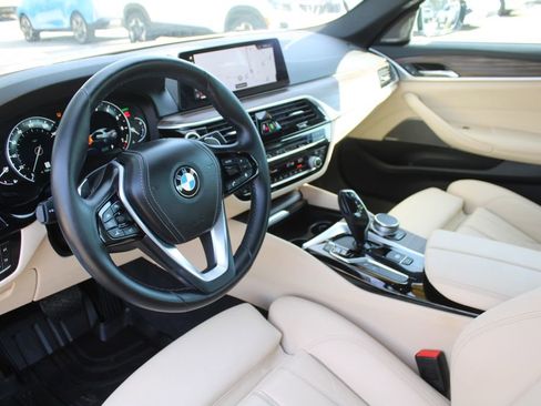 Used 2019 BMW 530i image 24