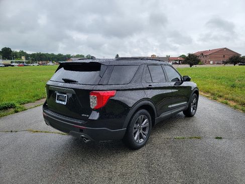 Used 2022 Ford Explorer XLT w/ Equipment Group 202A AWD/4WD image 8