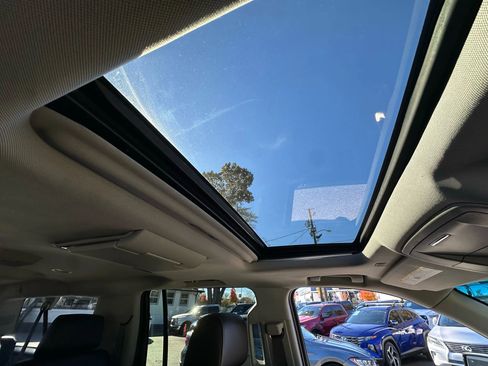 Used 2017 GMC Yukon XL SLT w/ Premium Edition image 38