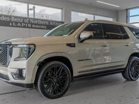 Used 2023 GMC Yukon Denali Ultimate image 3