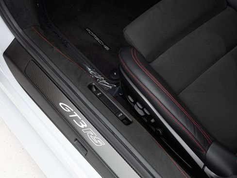 Certified 2025 Porsche 911 GT3 RS RWD image 33