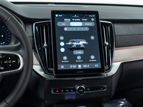 New 2026 Volvo XC90 B6 Plus w/ Protection Package Premier image 19