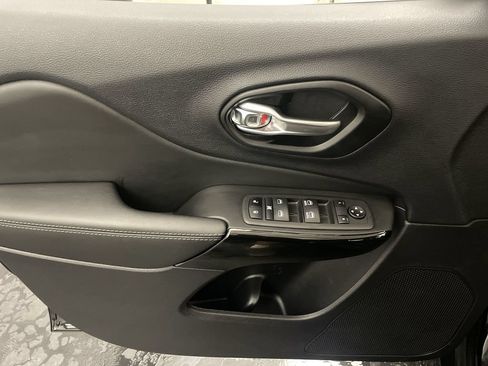 Used 2023 Jeep Cherokee Altitude Lux AWD/4WD image 16