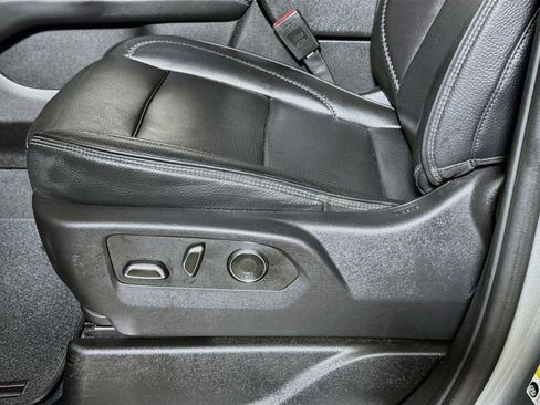 Used 2025 GMC Yukon XL Denali AWD/4WD image 18