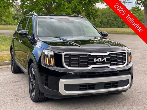 Used 2025 Kia Telluride S FWD image 1