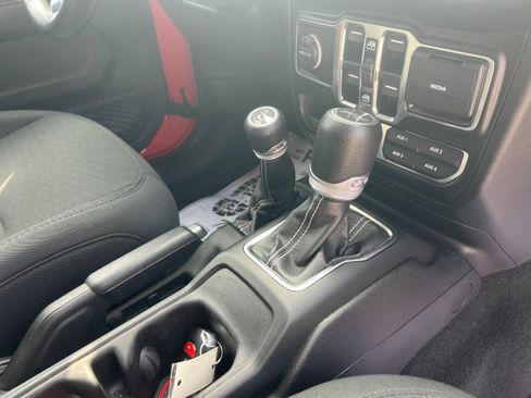 Used 2020 Jeep Wrangler Unlimited Sahara AWD/4WD image 18