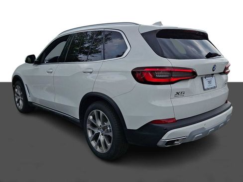 Used 2022 BMW X5 xDrive40i w/ Parking Assistance Package AWD/4WD image 4