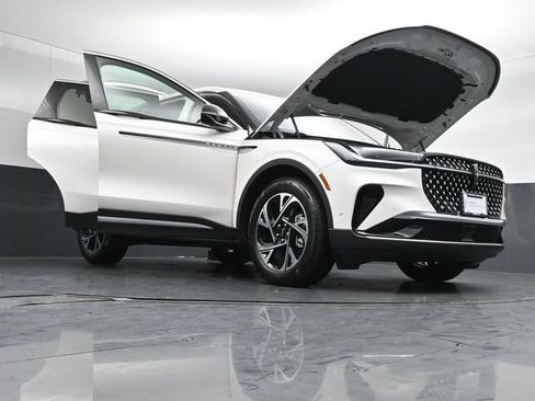 Used 2024 Lincoln Nautilus Premier AWD/4WD image 52