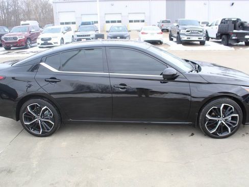 Used 2025 Nissan Altima 2.5 SR w/ SR Premium Package image 5