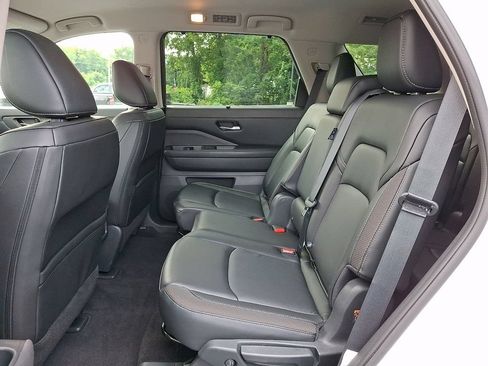 Used 2024 Nissan Pathfinder SL AWD/4WD image 14