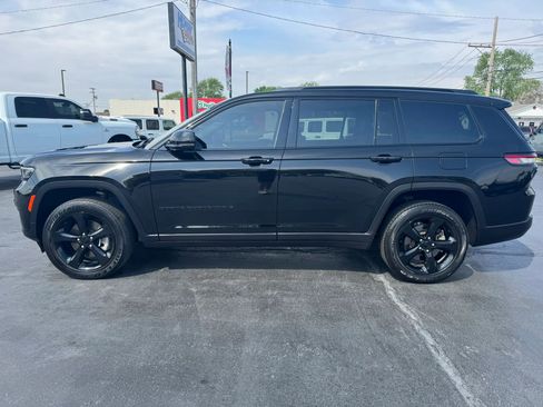 Used 2023 Jeep Grand Cherokee L Laredo image 2