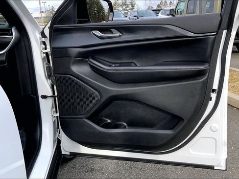 Used 2023 Jeep Grand Cherokee Altitude image 20