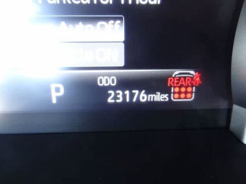 Used 2025 Toyota Highlander LE FWD image 22