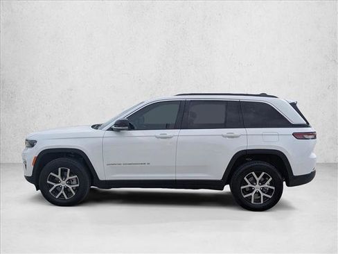 Used 2025 Jeep Grand Cherokee Limited AWD/4WD image 9