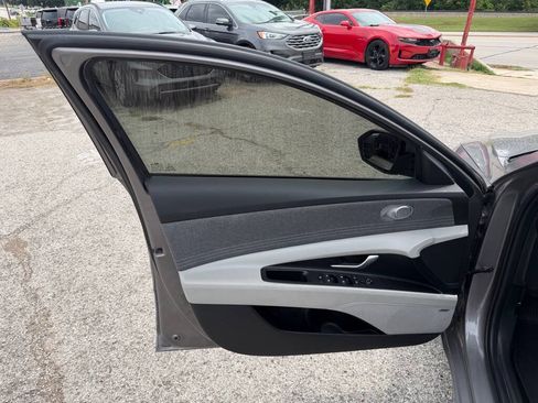 Used 2024 Hyundai Elantra Limited FWD image 10