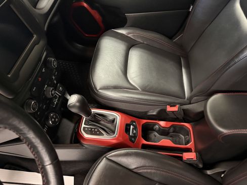 Used 2019 Jeep Renegade Trailhawk image 12