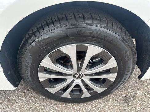 Used 2022 Toyota Corolla LE w/ Premium Interior Package FWD image 11