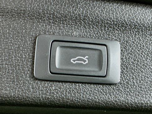 Used 2025 Audi Q3 2.0T Premium AWD/4WD image 30