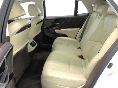 Used 2018 Lexus LS 500 w/ Luxury Package RWD image 39